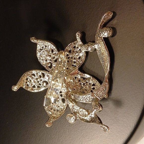 Silvertone Flower Brooch Pin Bridal Jewelry - Picture 7 of 9
